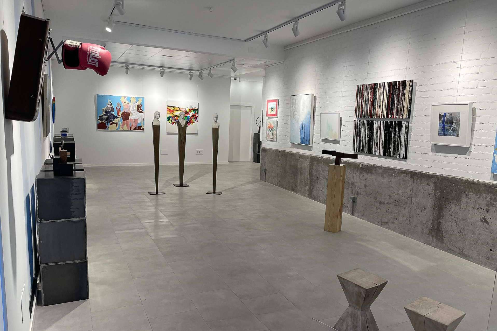 En la exposición Descubriendo, Backyard Arte Gallery acoge a Ronald Quiroz