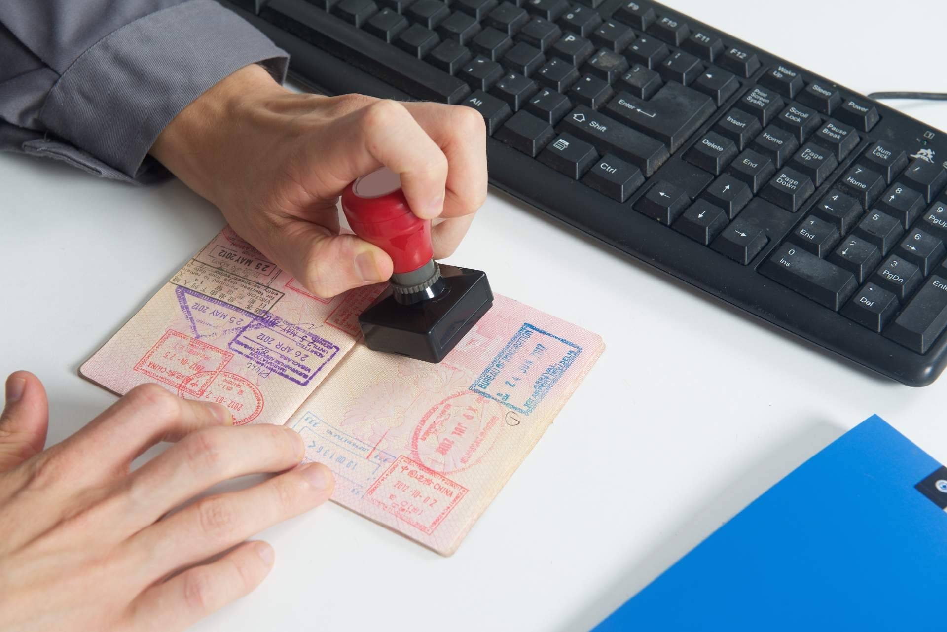 Preparación de documentos de inmigración, con Asesor del Inmigrante