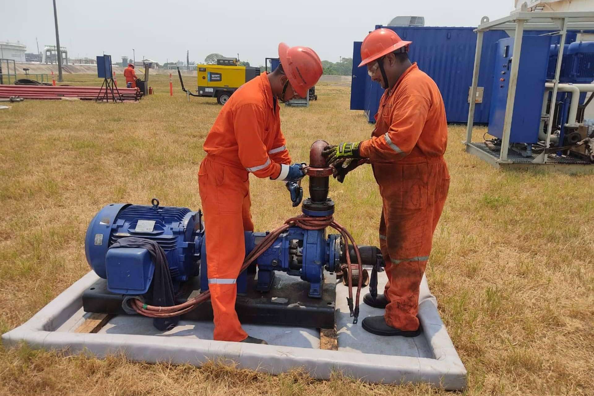 Oiltech es una compañía especializada en la limpieza industrial de tanques de almacenamiento