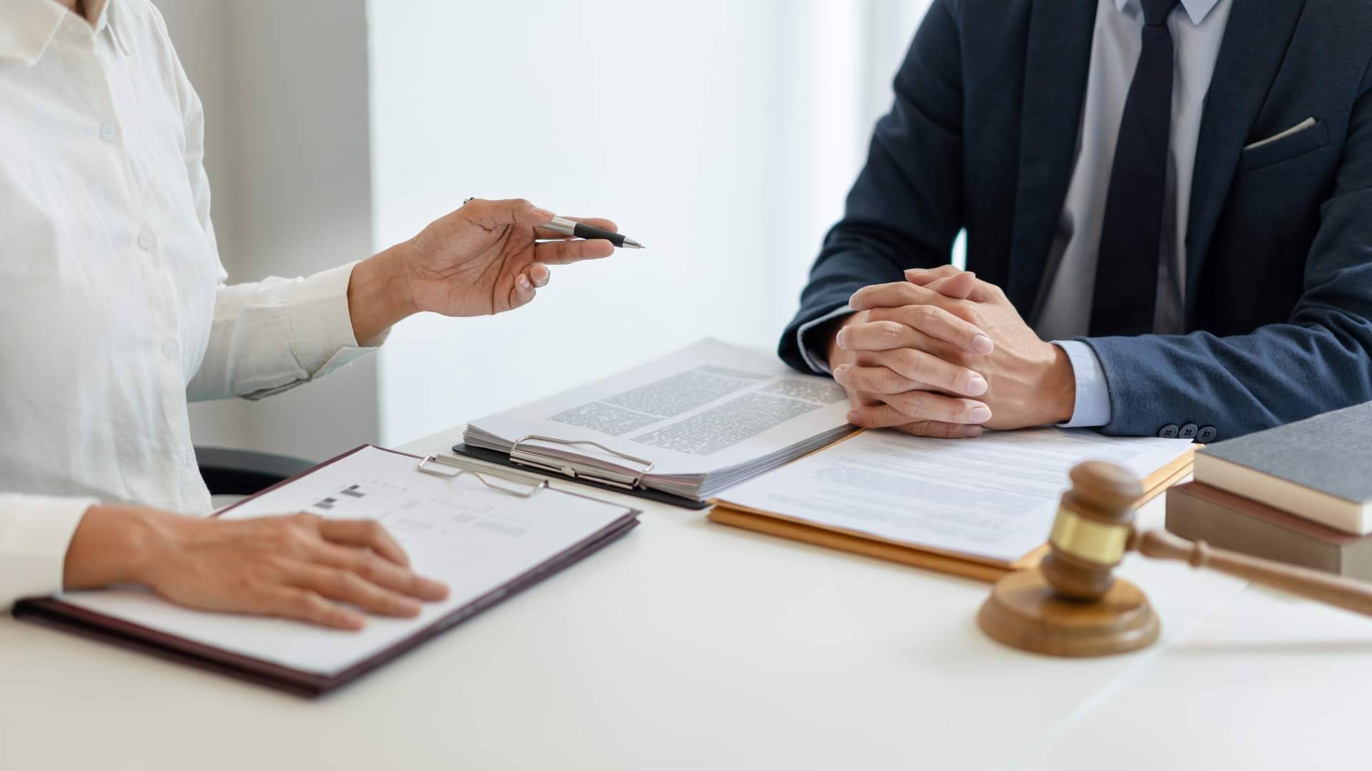 El rol del abogado corporativo en la protección de activos financieros