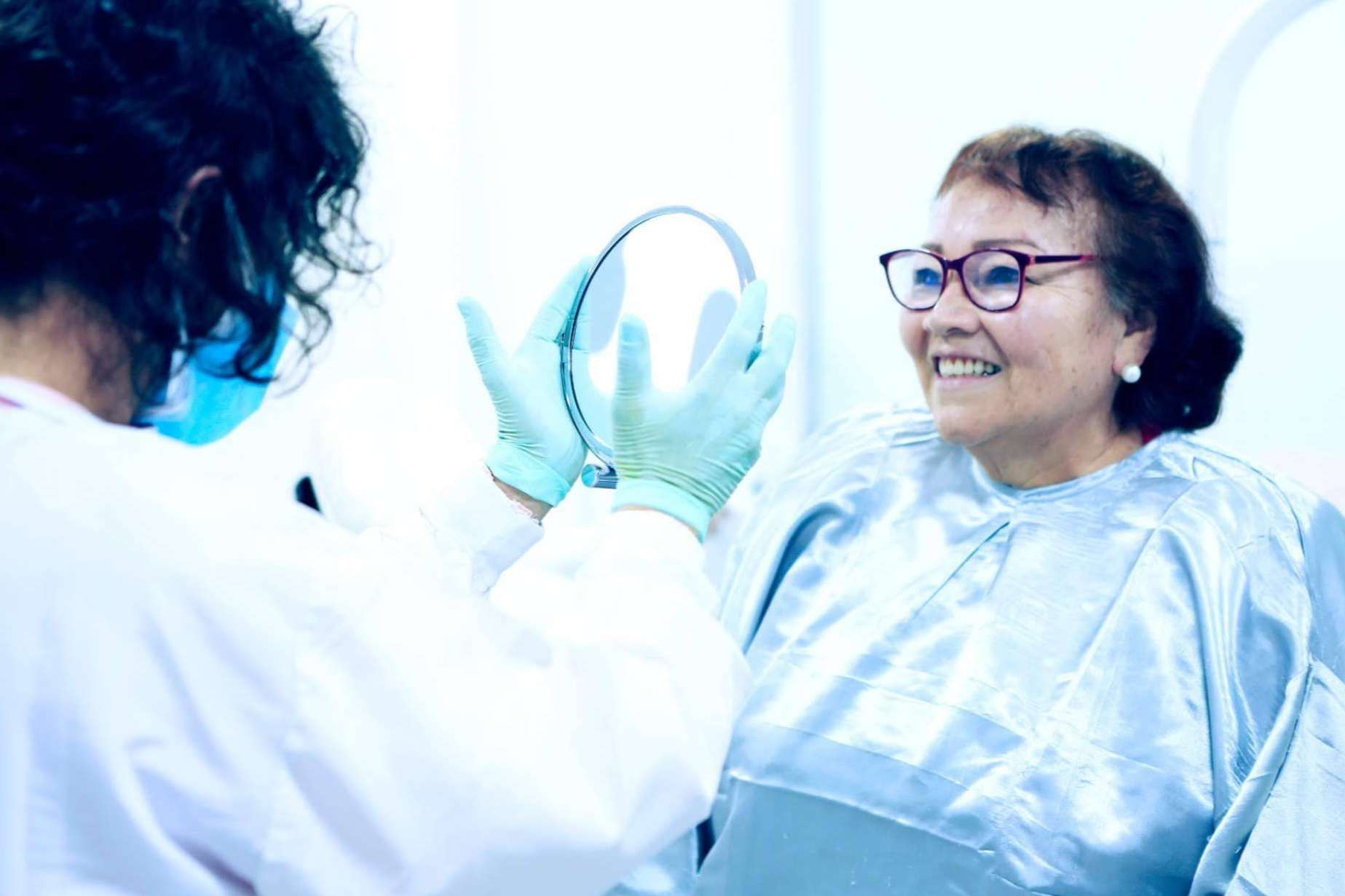 Odontología de Marlon Becerra ofrece colocación de implantes dentales y sonrisas únicas de la mano de expertos